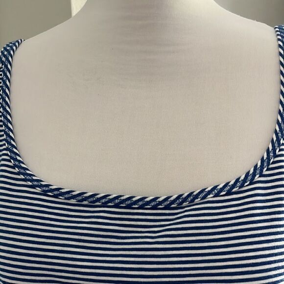 🛍️ 2/20
Eddie Bauer Layering Camisole Clematis Blue Strap - Picture 2 of 8